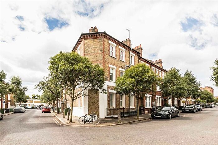 2 Bedroom Flat To Rent In Heyford Avenue, Vauxhall, SW8