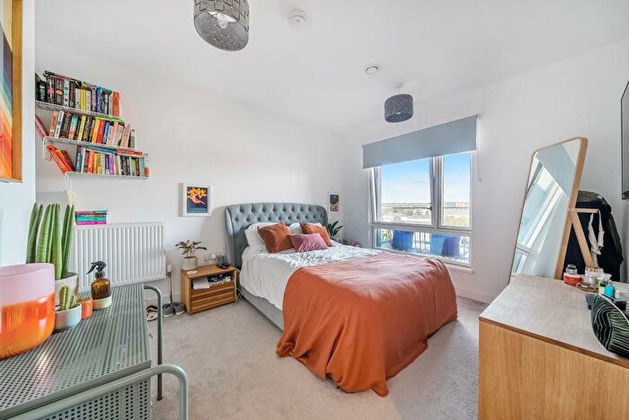 1 Bedroom Flat For Sale In Eastern Point, Edgware Road, NW9