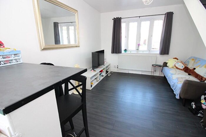 1 Bedroom End Of Terrace House To Rent In Browning Avenue, London, KT4