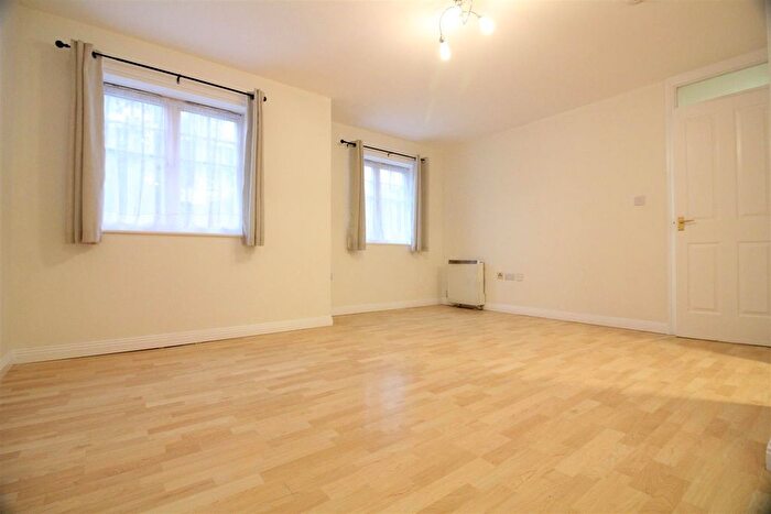 2 Bedroom Property To Rent In Warwick Road, West Drayton, UB7