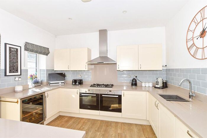 4 Bedroom Detached House For Sale In Southern View, Haywards Heath, West Sussex, RH16