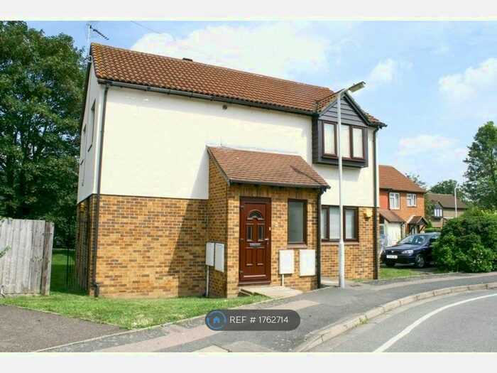 2 Bedroom Flat To Rent In Connaught Gardens, Morden, SM4