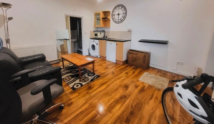 Studio To Rent In Kingston Road, London, SW20