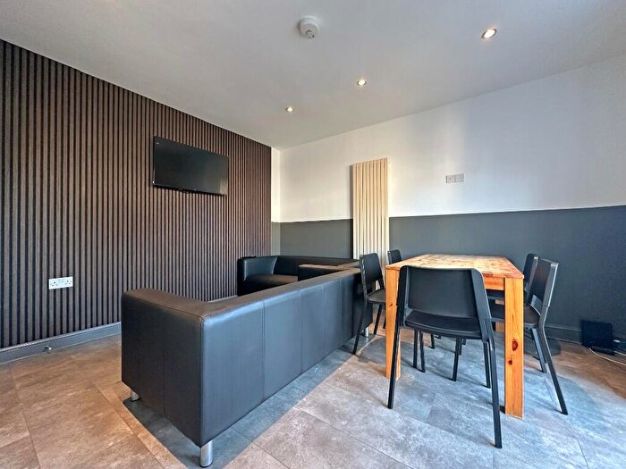 5 Bedroom House To Rent In Salisbury Street, Beeston, NG9