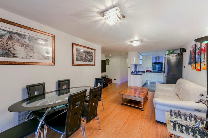 2 Bedroom Flat To Rent In Freetrade Wharf, Freetrade Wharf, Wapping, E1W