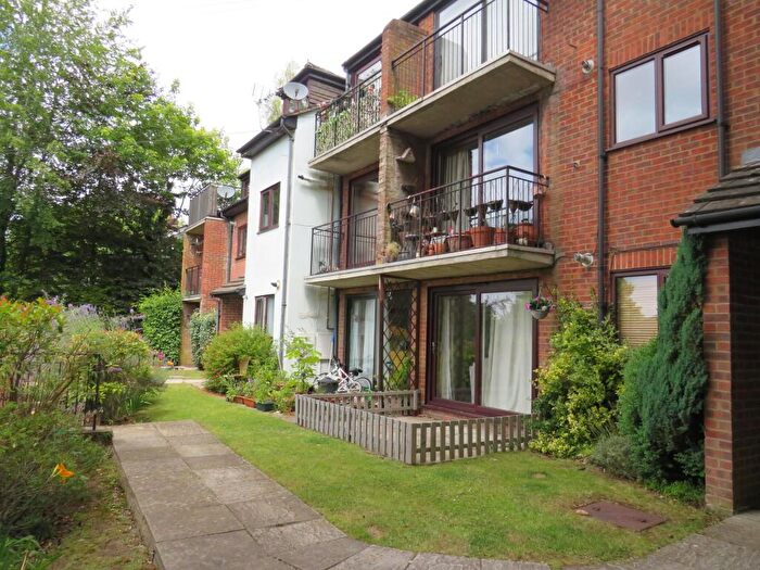 2 Bedroom Flat To Rent In Hospital Hill, Chesham, HP5