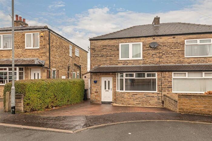 3 Bedroom Semi Detached House For Sale In Highfield Grove, Elland, HX5