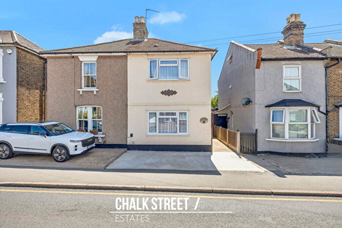 3 Bedroom Semi-Detached House For Sale In Brentwood Road, Romford, RM1