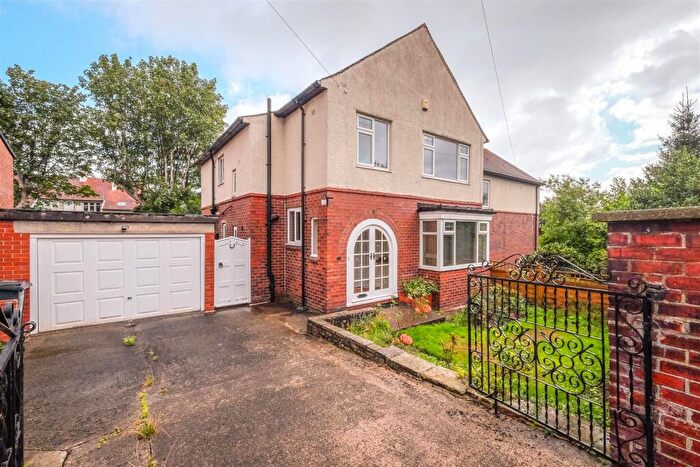 4 Bedroom Semi-Detached House For Sale In The Avenue, Halifax, HX3