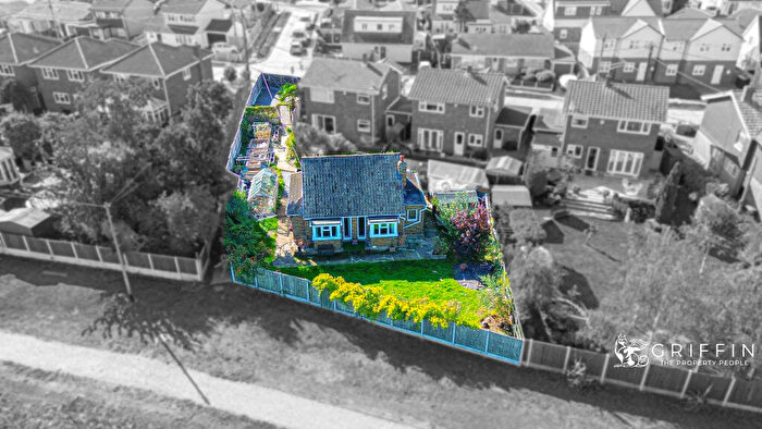 2 Bedroom Bungalow For Sale In Vadsco Road, Canvey Island, SS8