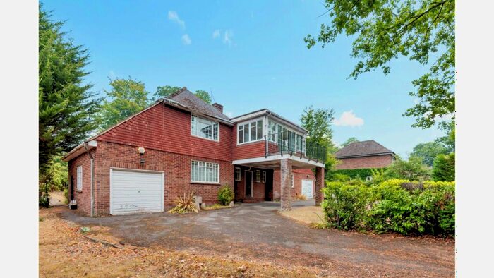 5 Bedroom Detached House For Sale In Park Avenue, Camberley, Surrey, GU15