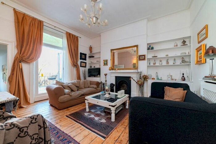 2 Bedroom Flat To Rent In Elgin Avenue, London, W9