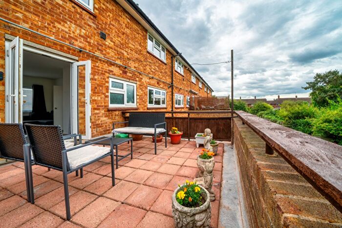 3 Bedroom Flat To Rent In Viscount Road, Surrey ., TW19