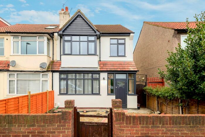 3 Bedroom End Of Terrace House To Rent In Streatham Vale, Streatham, SW16