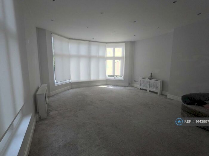 2 Bedroom Flat To Rent In The Orchard, Huyton, Liverpool, L36