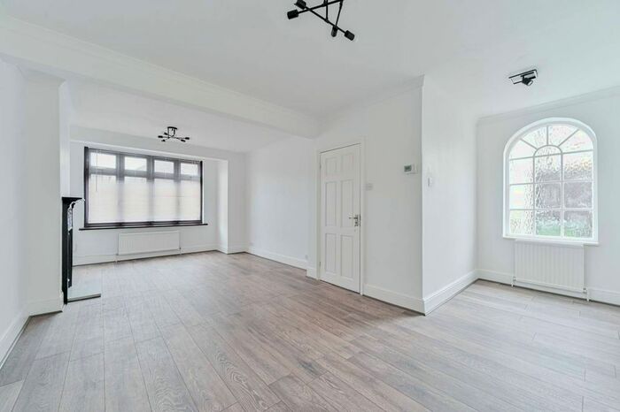 3 Bedroom Semi-Detached House To Rent In Warland Road, Shooters Hill, London, SE18