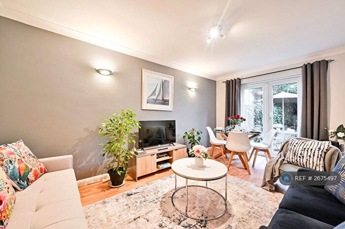 2 Bedroom Maisonette To Rent In Royston Road, West Byfleet, KT14