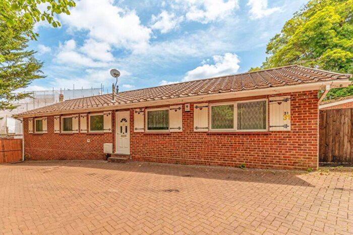 4 Bedroom Bungalow To Rent In Hayes Lane, Coulsdon, Kenley, CR8