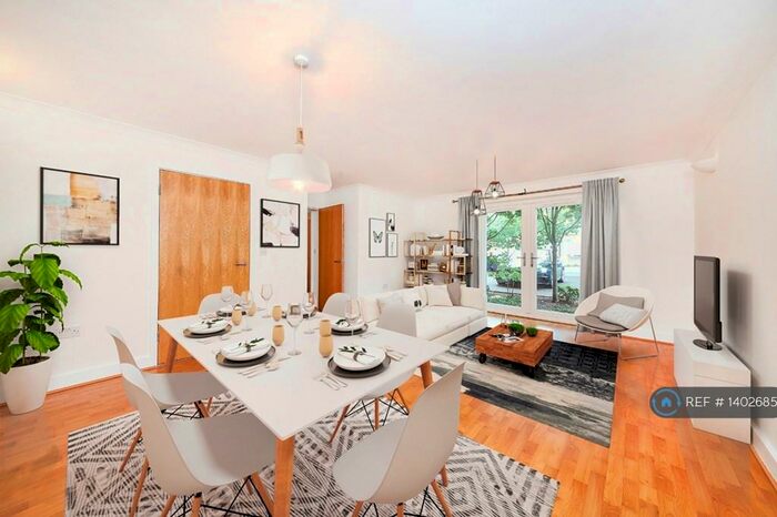 2 Bedroom Flat To Rent In Strata Court, London, SE22