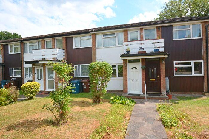2 Bedroom Maisonette To Rent In Fontwell Close, Harrow Weald, HA3