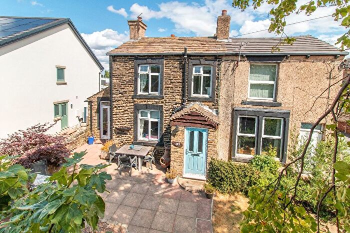 2 Bedroom Semi-Detached House For Sale In Wakefield Road, Gildersome, Leeds, LS27