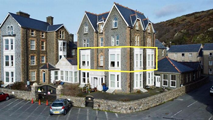 2 Bedroom Apartment For Sale In Marine Parade, Marine Court Marine Parade, LL42