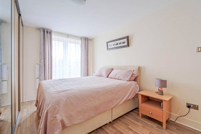 2 Bedroom Flat To Rent In Studley Court, Docklands, London, E14
