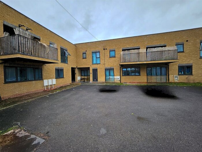 2 Bedroom Flat To Rent In Norwood Road, Southall, Greater London, UB2