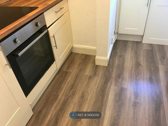 2 Bedroom Flat To Rent In Stevenston Road, Kilwinning, KA13