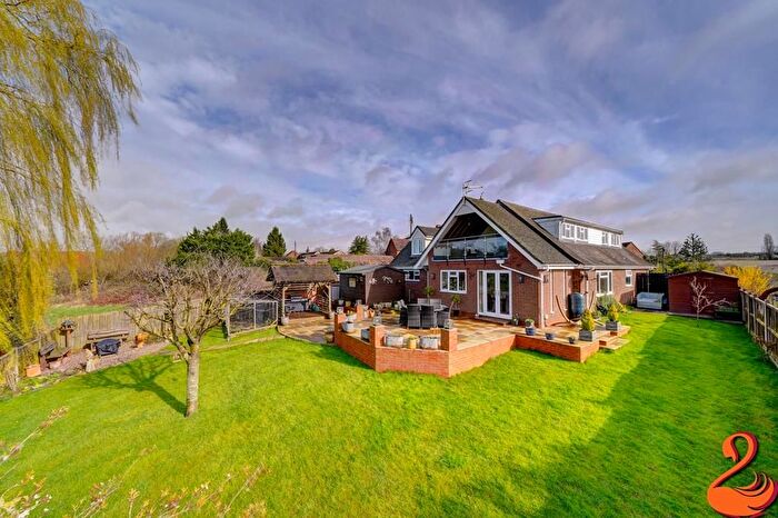 4 Bedroom Detached House For Sale In Lenchwick Lane, Evesham, WR11