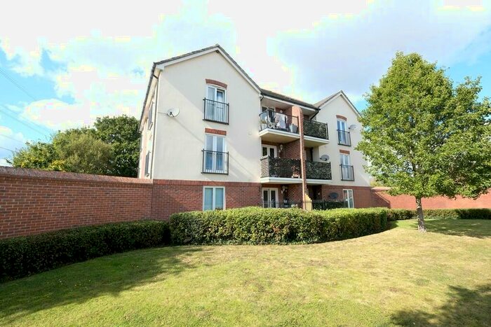 2 Bedroom Flat To Rent In Admiralty Way, Marchwood, Southampton, SO40