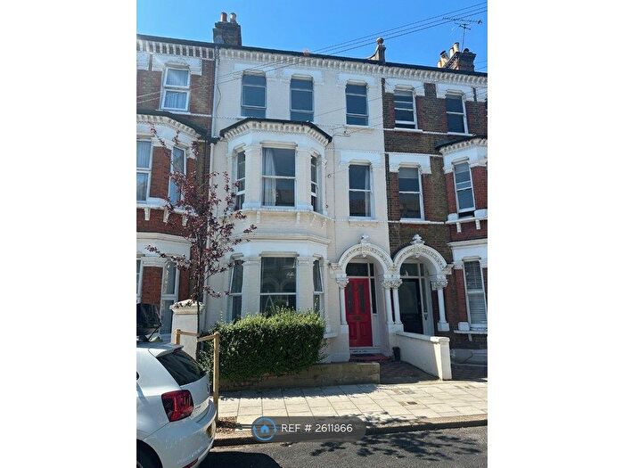 4 Bedroom Flat To Rent In First And, London, SW9