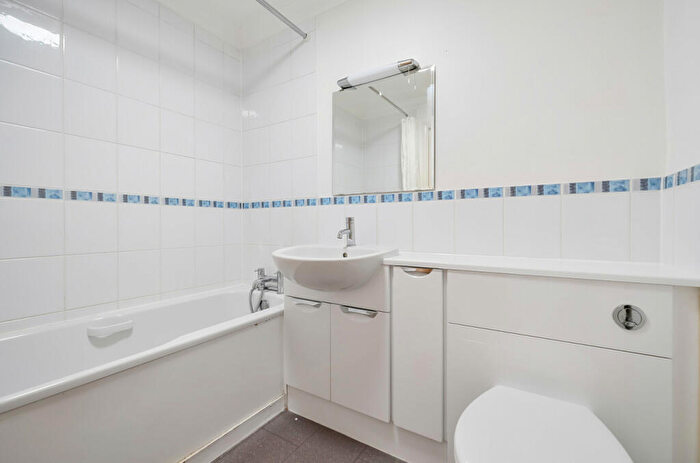 2 Bedroom Apartment For Sale In Winchester Road, Bishops Waltham, Southampton, Hampshire, SO32