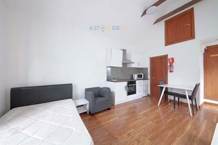 Apartment To Rent In Slough High Street -Includes Council Tax And Water, SL1