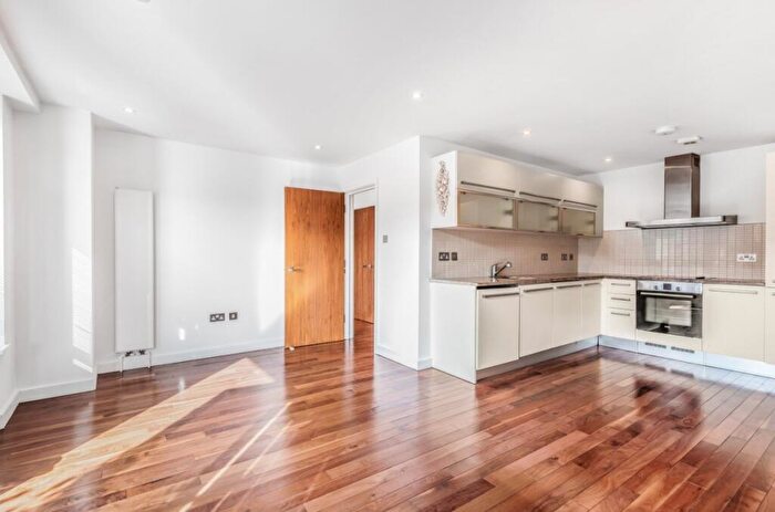2 Bedroom Flat For Sale In The Broadway, Crouch End, London, N8