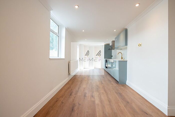 2 Bedroom Flat To Rent In Palace Gates Road, London, N22