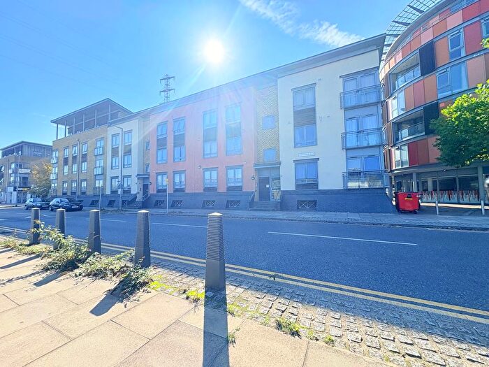 2 Bedroom Flat To Rent In Lightship Way, Colchester, Essex, CO2