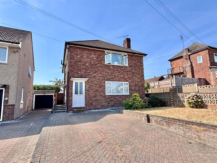 2 Bedroom Maisonette For Sale In Colyers Lane, Erith, DA8