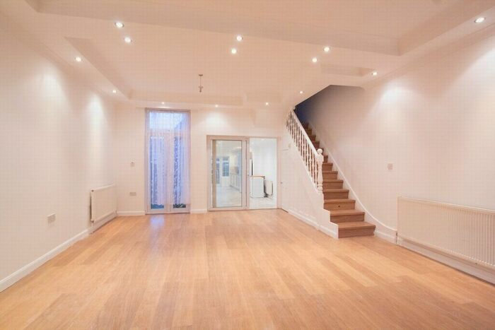 4 Bedroom Terraced House To Rent In Moffat Road, Palmers Green, N13
