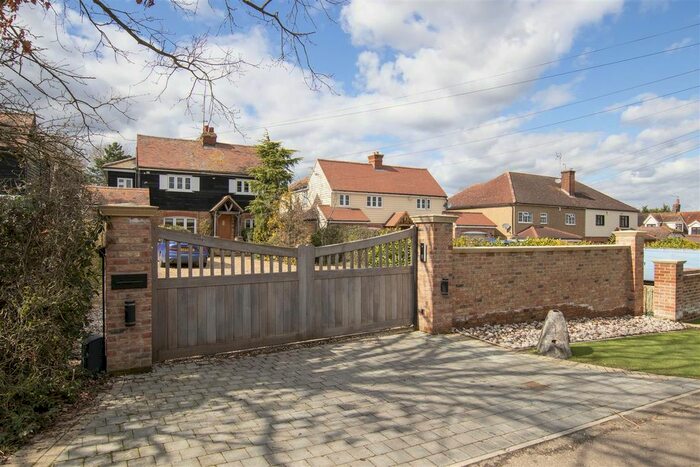 4 Bedroom Detached House For Sale In Bumbles Green Lane, Nazeing, Waltham Abbey, EN9