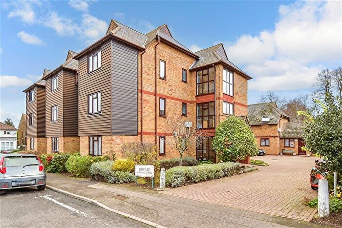 1 Bedroom Flat For Sale In Canterbury Road, Sittingbourne, Kent, ME10