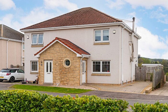 3 Bedroom Semi-Detached House For Sale In Laurel Brae, Springfield, KY15