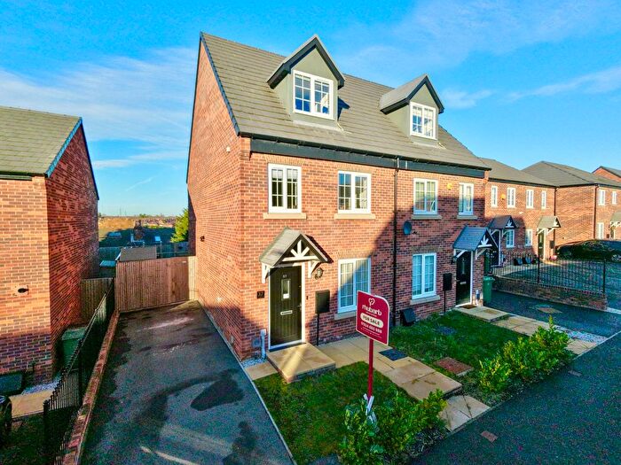 3 Bedroom Semi Detached House For Sale In Plover Crescent, Wakefield, Yorkshire, WF1