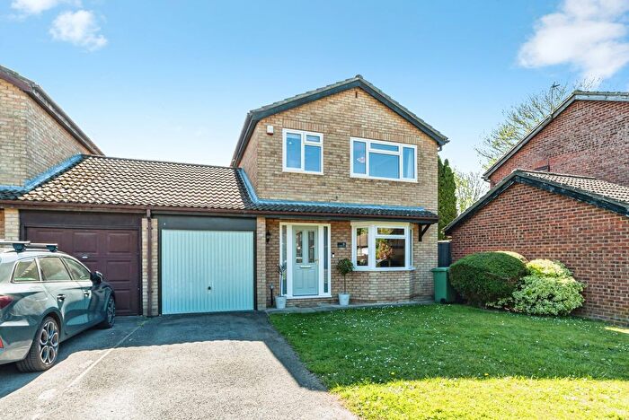 3 Bedroom Link Detached House For Sale In Constable Close, Basingstoke, RG21