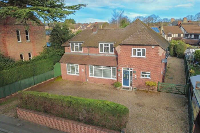 4 Bedroom Detached House For Sale In Wing Road, Linslade, Leighton Buzzard, LU7