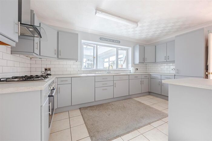 4 Bedroom Detached House For Sale In Southfield Close, Ulceby, DN39