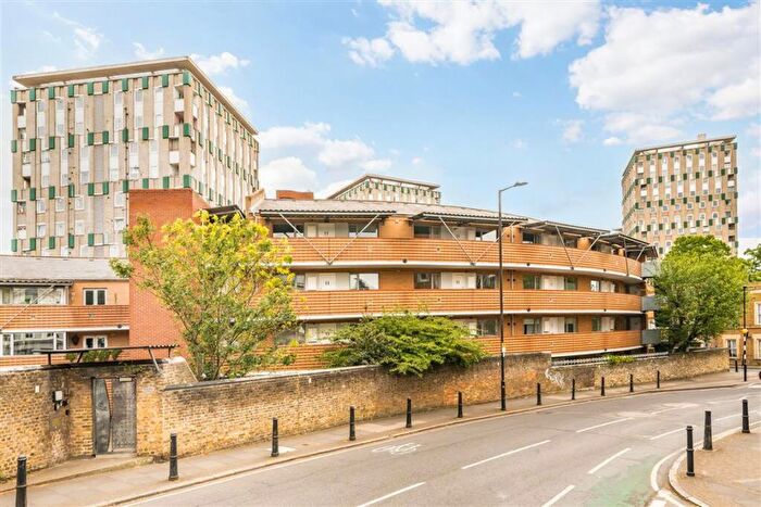 2 Bedroom Flat To Rent In Old Ford Road, Victoria Park, E2