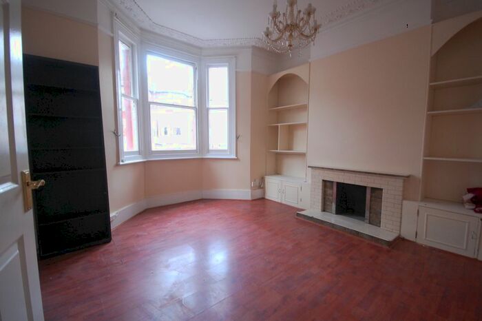 1 Bedroom Flat To Rent In Silver Crescent, London, W4