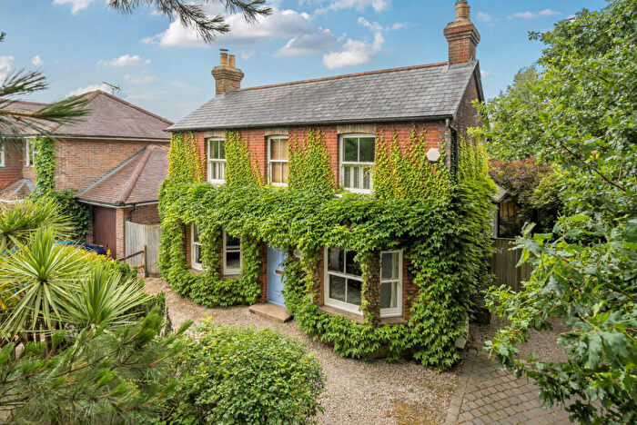 3 Bedroom Detached House For Sale In Echo Barn Lane, Wrecclesham, Farnham, GU10