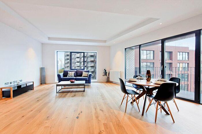 2 Bedroom Flat To Rent In Botanic Square, London City Island, E14